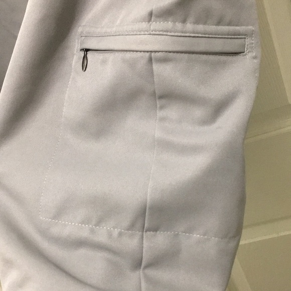 Izod Golf Shorts 6 Pockets Cargo Flat Front Lightweight Fast Dry EUC - Picture 2 of 7